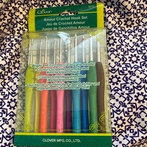 Clover crochet hooks